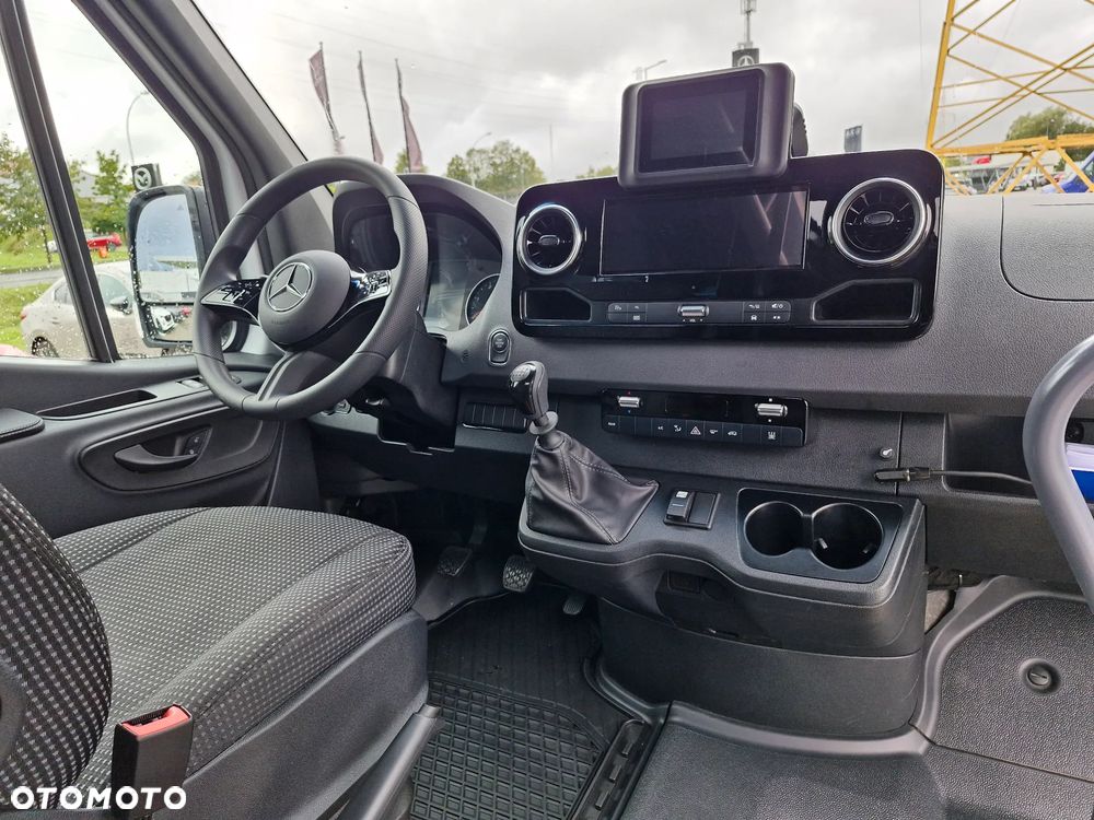 Mercedes-Benz Sprinter - 15