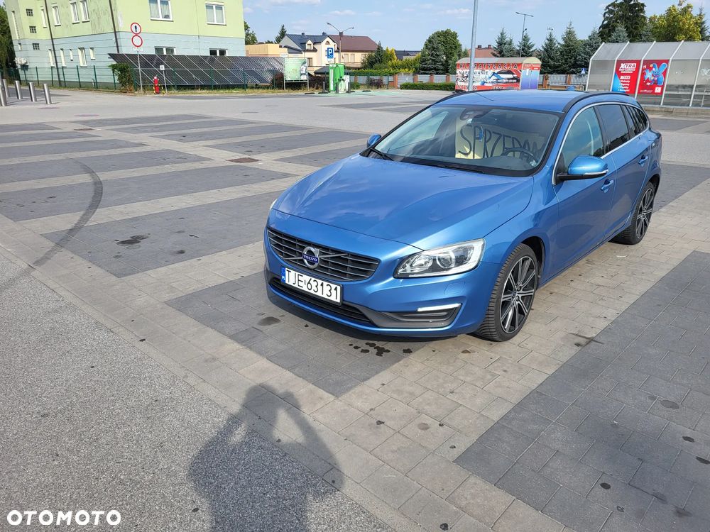 Volvo V60 D2 Momentum - 1