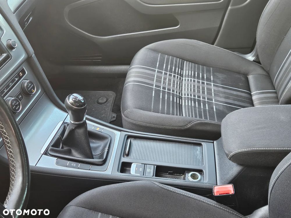 Volkswagen Golf 2.0 TDI BlueMotion Technology Lounge - 25
