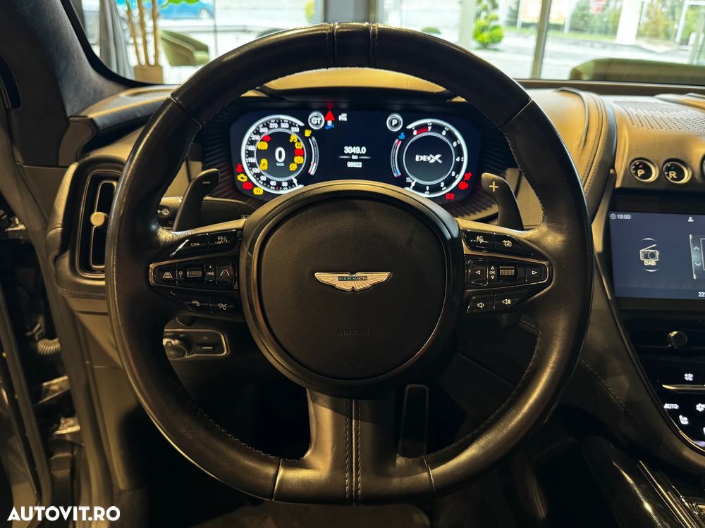 Aston Martin DBX - 13