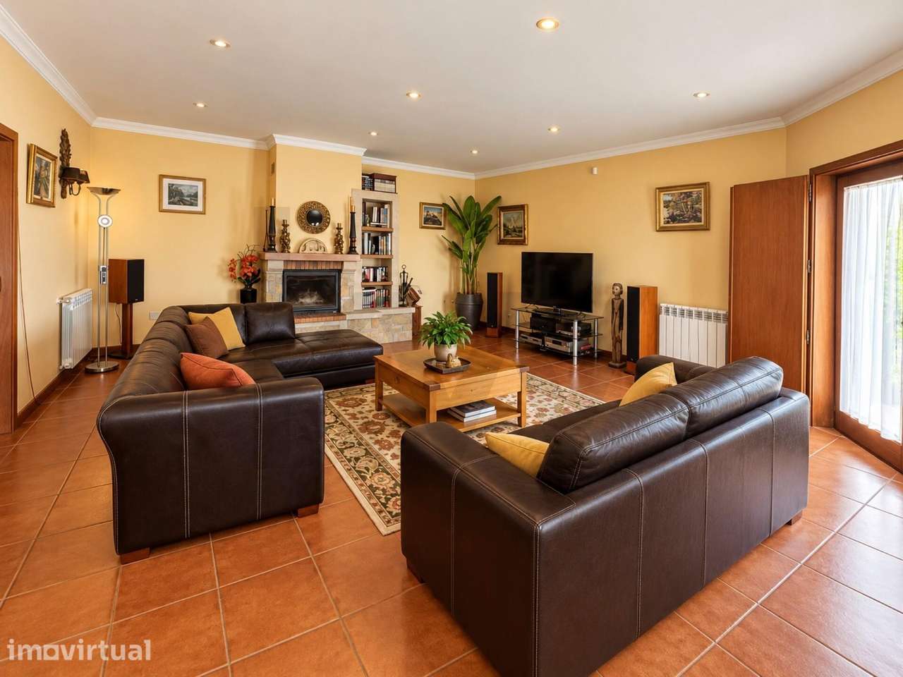 Moradia T5 com jardim, garagem e amplas áreas em Oliveirinha - Grande imagem: 4/26