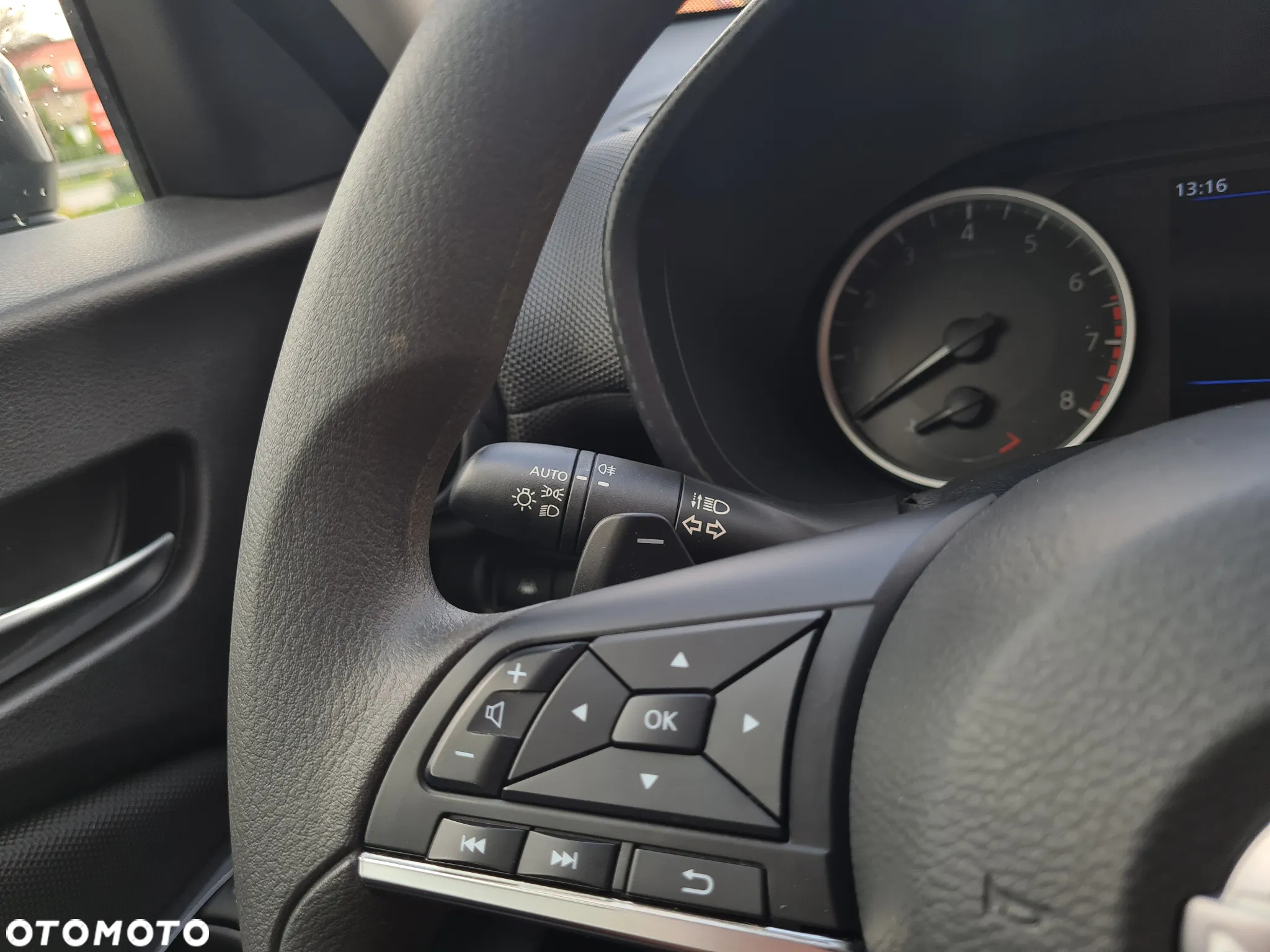 Nissan Juke 1.0 DIG-T Acenta DCT - 10