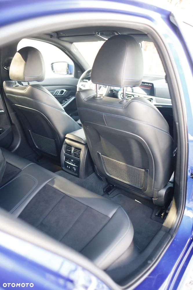 BMW Seria 3 318d M Sport Shadow - 19