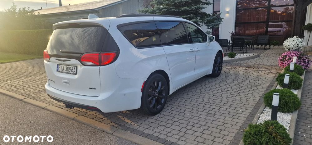 Chrysler Pacifica - 5