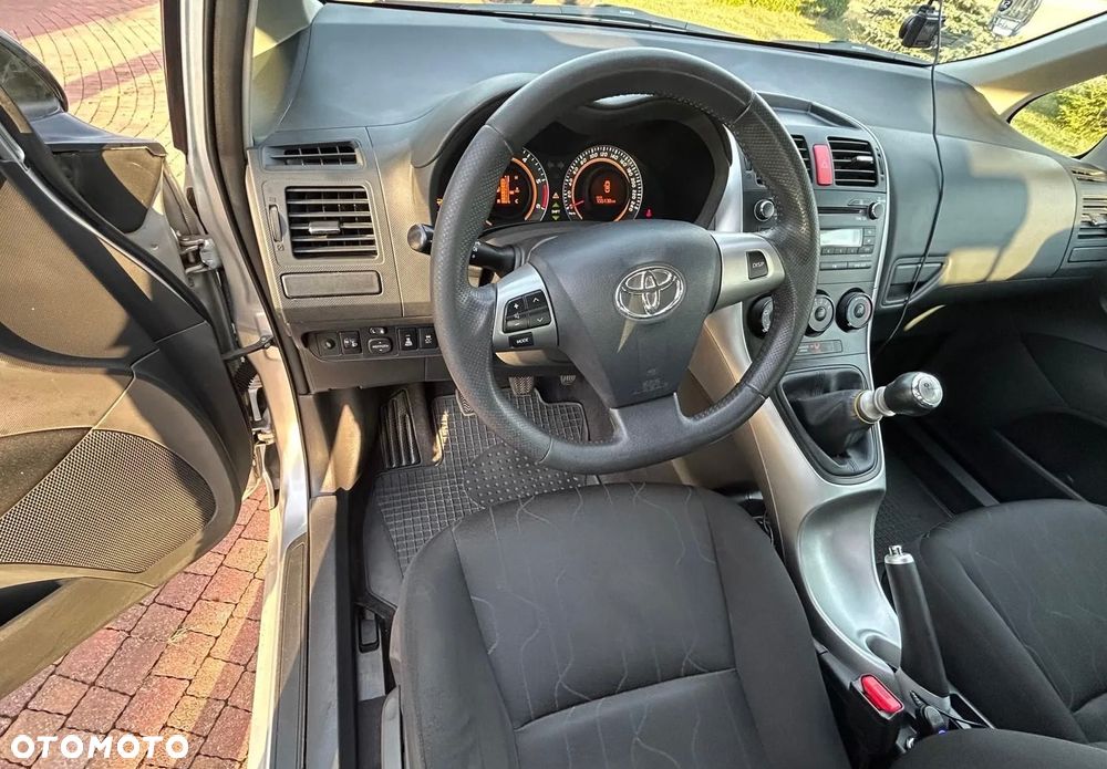 Toyota Auris - 11