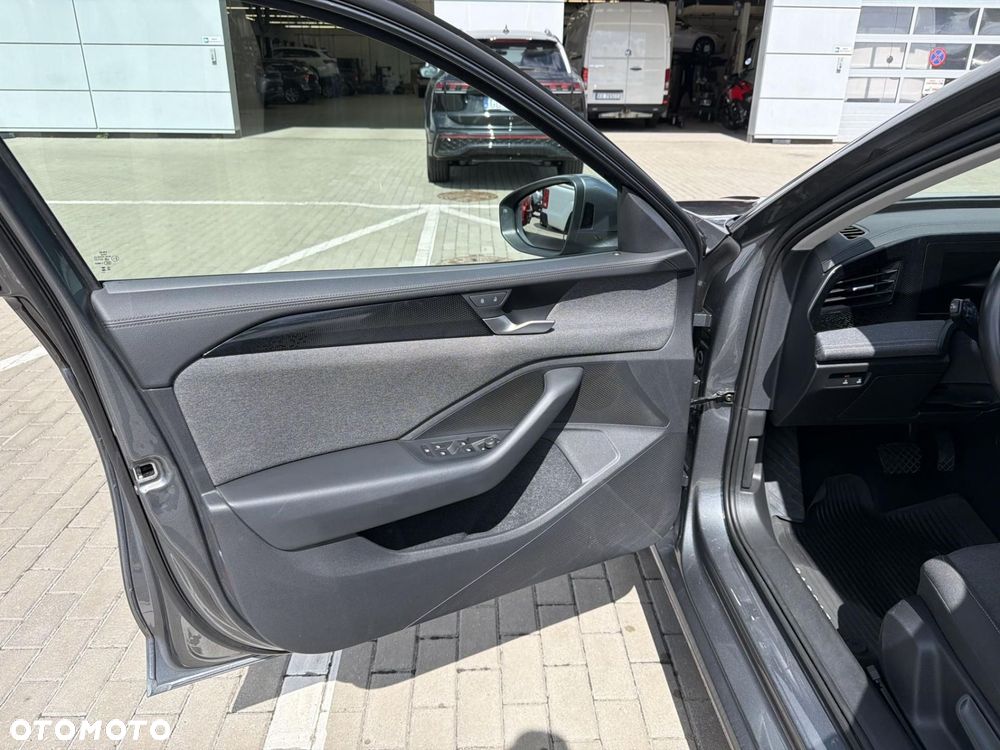 Volkswagen Passat - 11