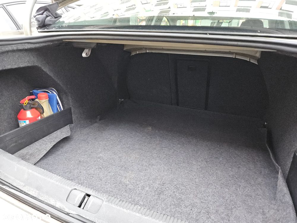 Volkswagen Passat 2.0 TDI Comfortline - 11