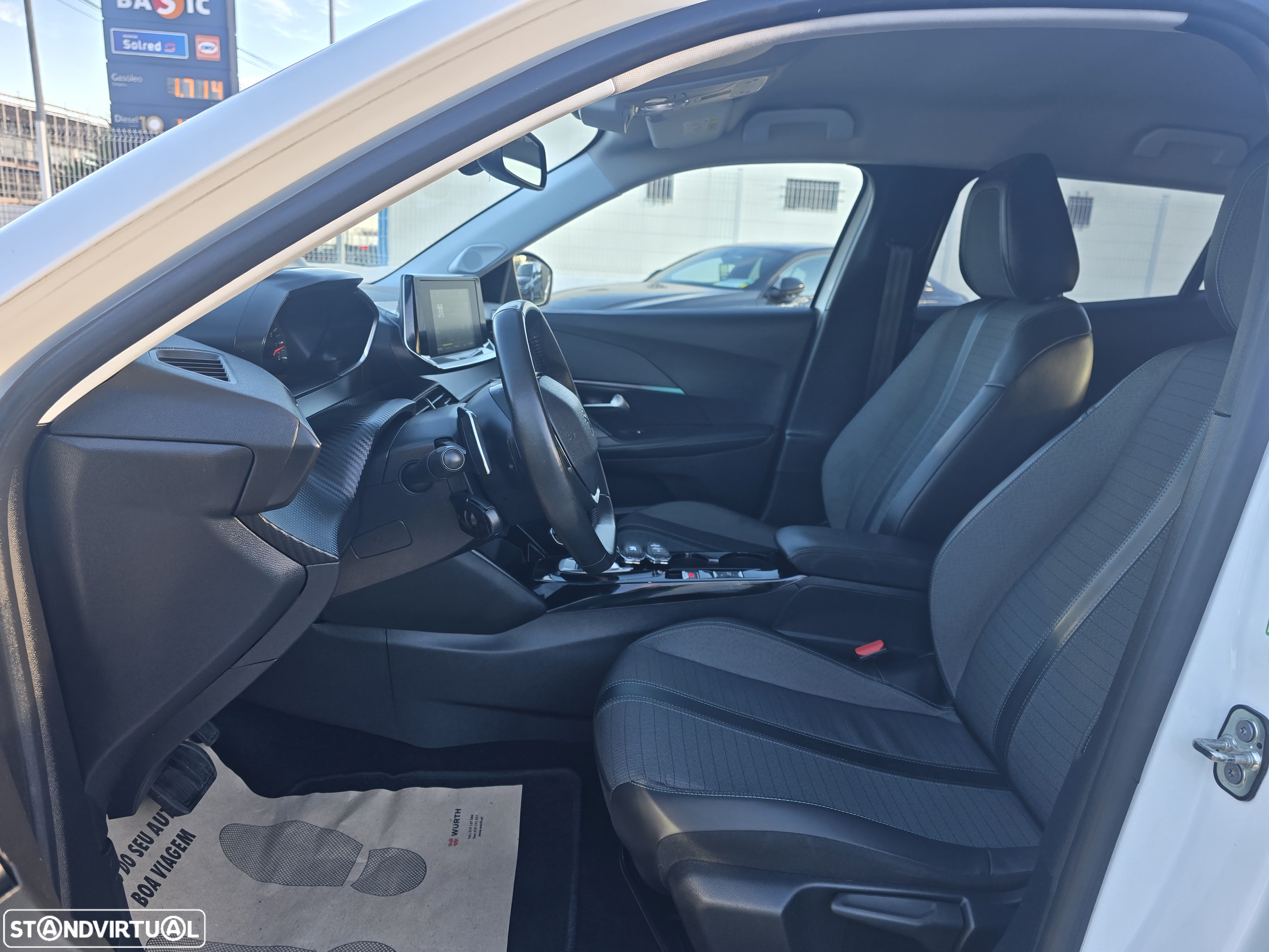 Peugeot 2008 1.5 BlueHDi Allure EAT8 - 20