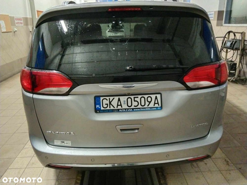 Chrysler Pacifica - 6