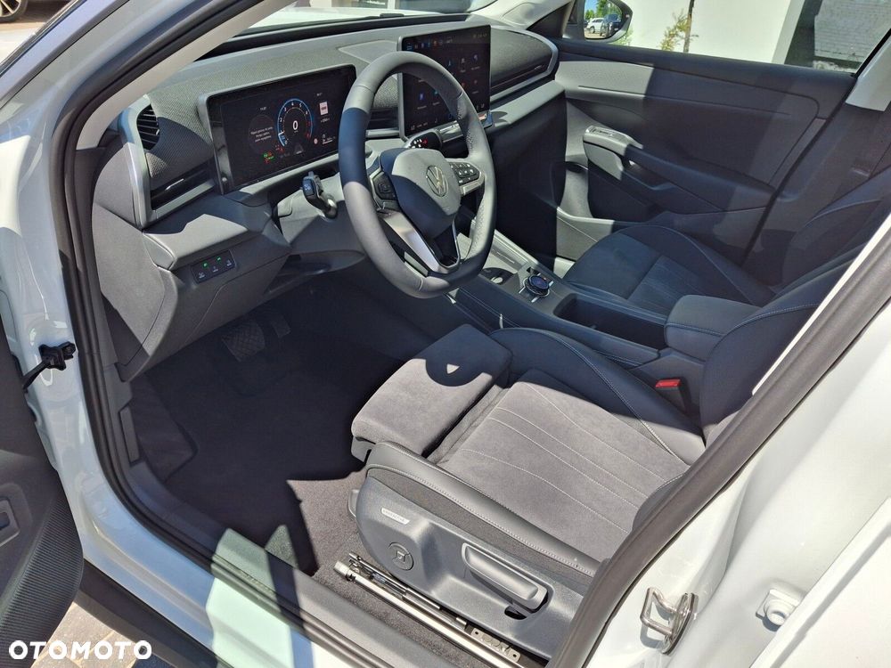 Volkswagen T-Roc - 13