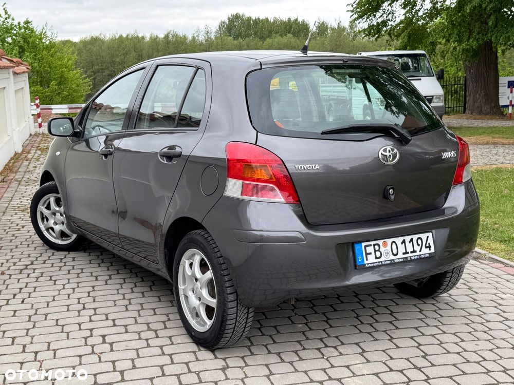 Toyota Yaris - 11