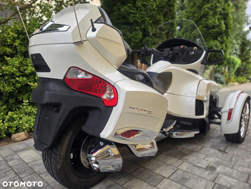 Can-Am Spyder - 12