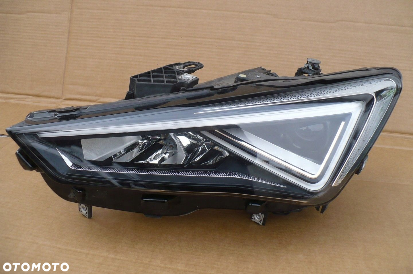 CUPRA FORMENTOR 5FG FULL LED - LAMPA PRZÓD LEWA - 2