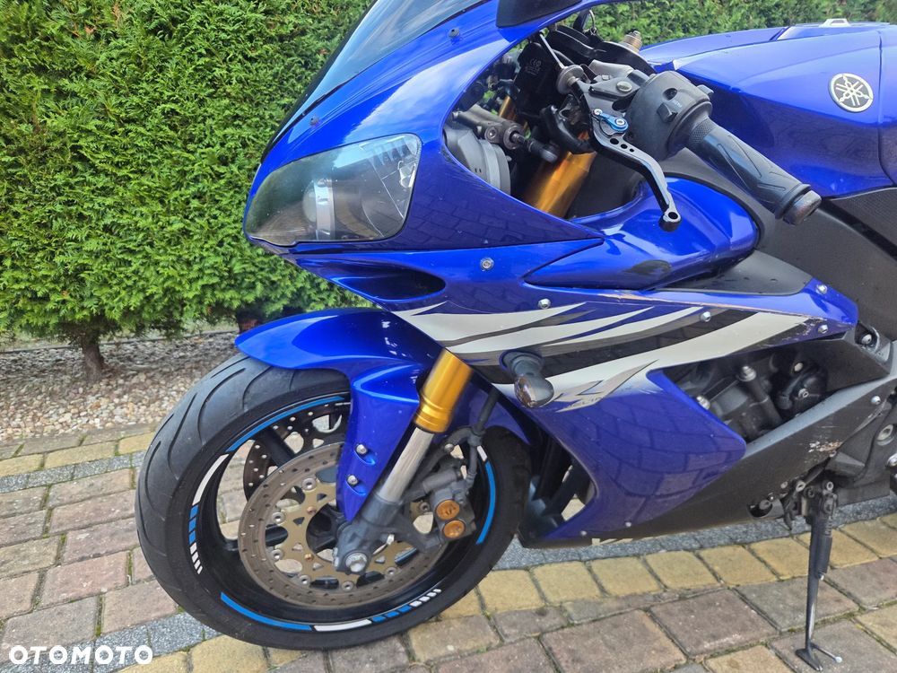 Yamaha R1 - 16