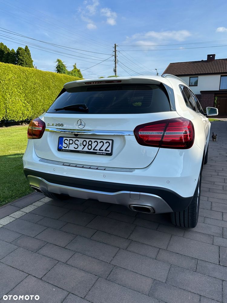 Mercedes-Benz GLA 200 7G-DCT - 5