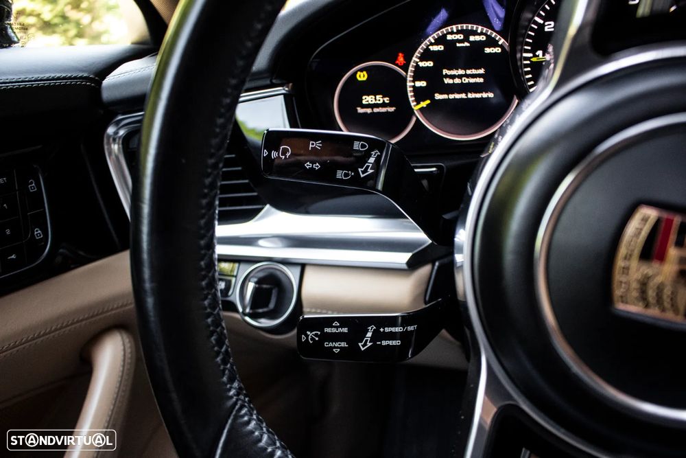 Porsche Panamera 4 E-Hybrid - 16