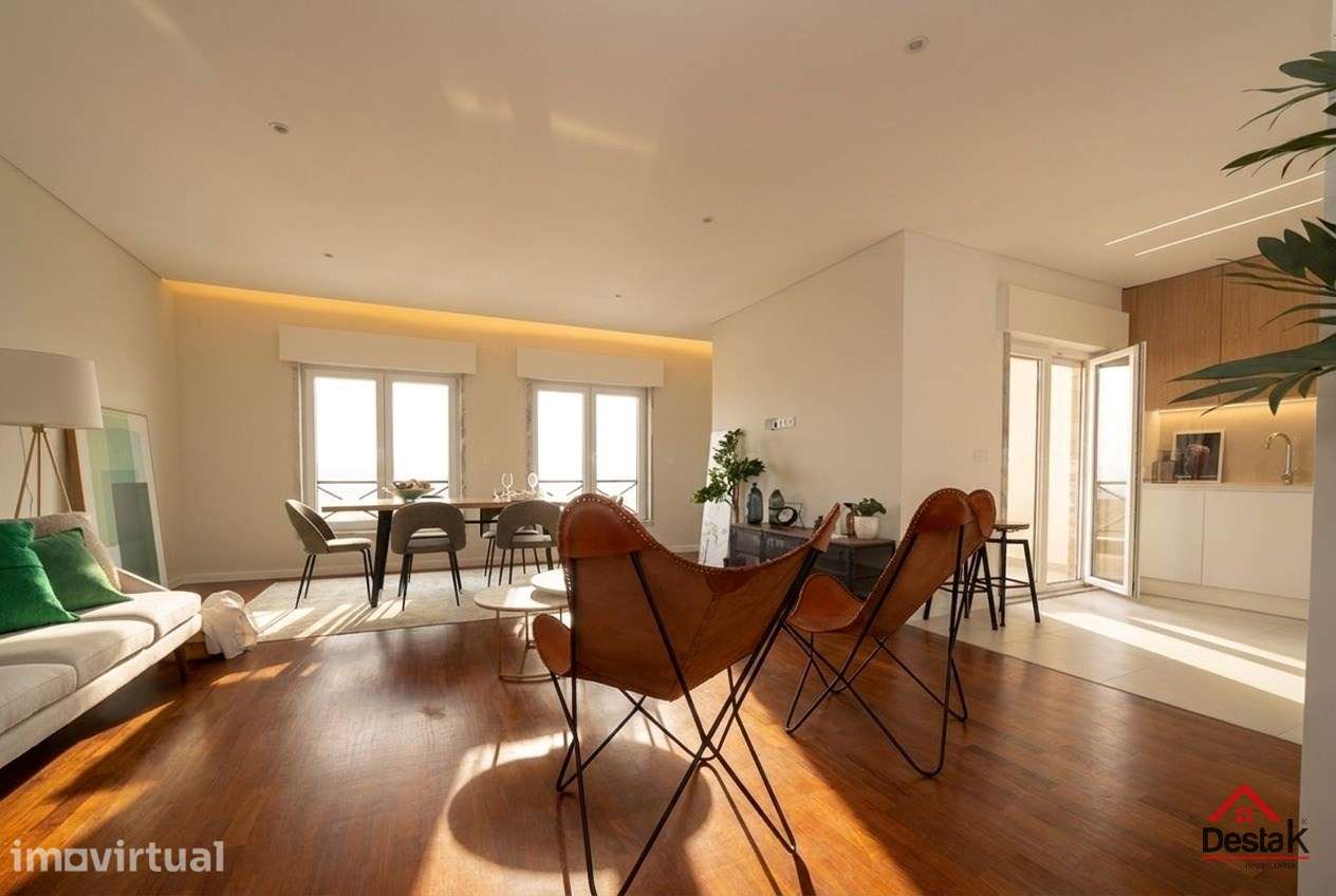 T3+1 DUPLEX Totalmente Renovado com Dois Pátios e Excelentes Áreas - Grande imagem: 2/31