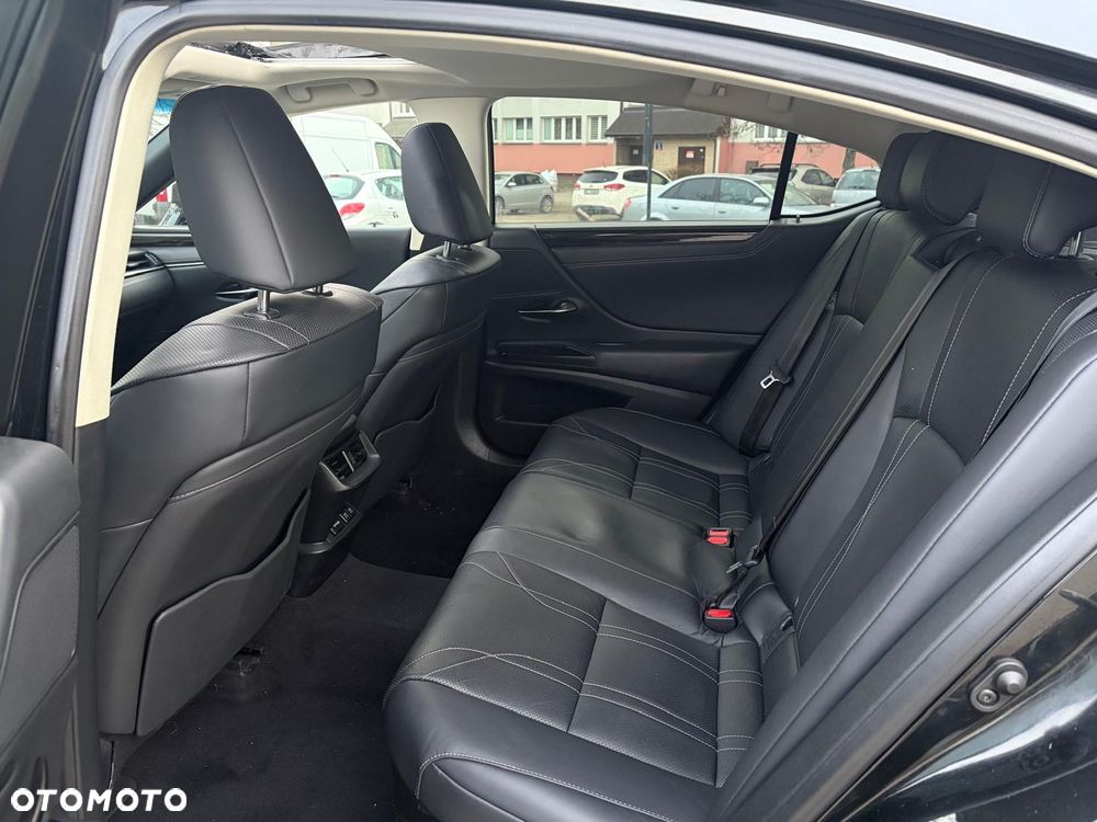 Lexus ES 300h Prestige - 16
