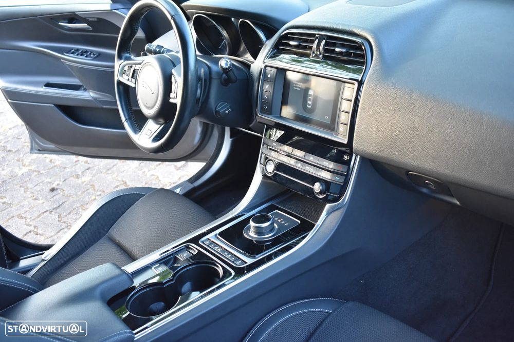 Jaguar XE 2.0 D R-Sport AWD Aut. - 8