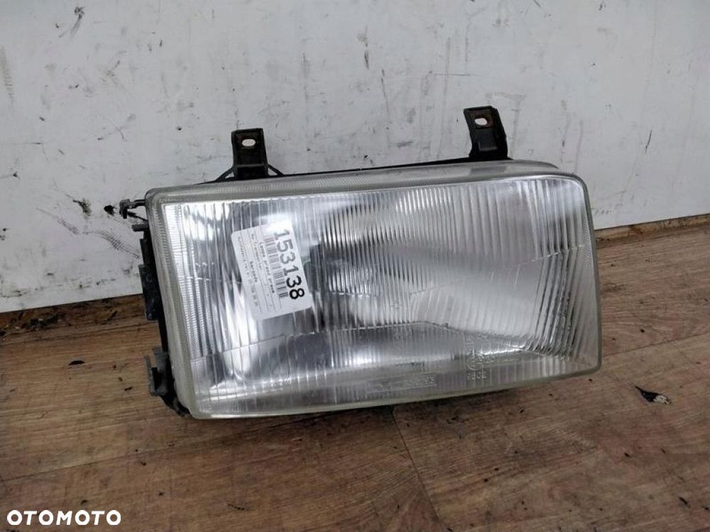 VW TRANSPORTER T4 LAMPA PRZÓD PRAWA - 1