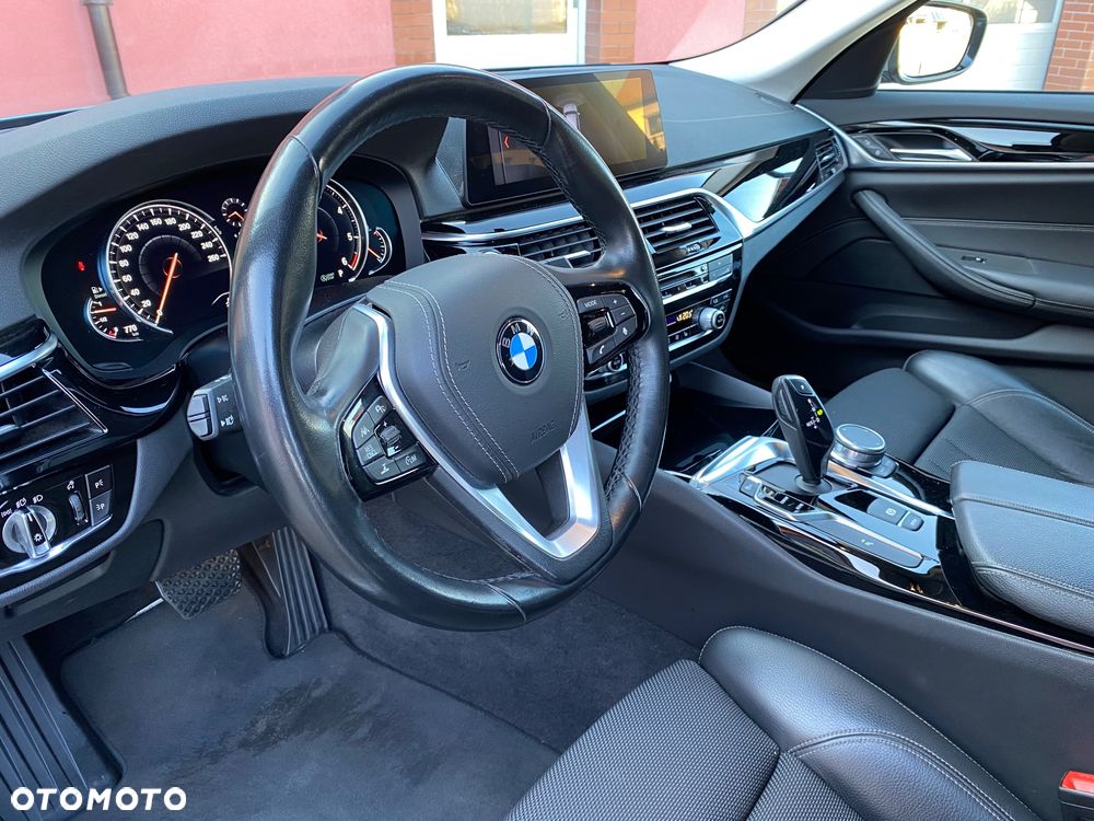 BMW Seria 5 520d xDrive Sport Line - 12