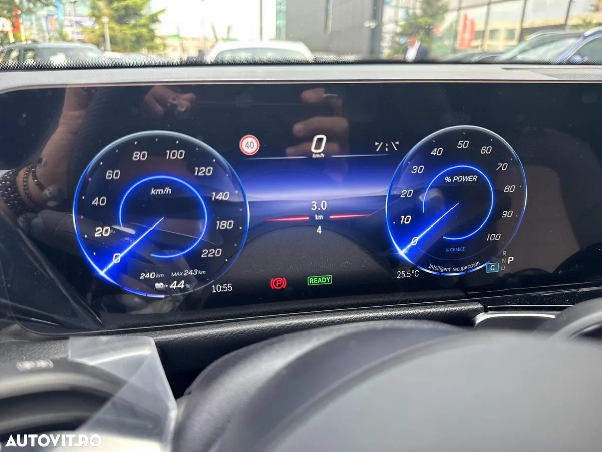 Mercedes-Benz EQB 250+ - 10