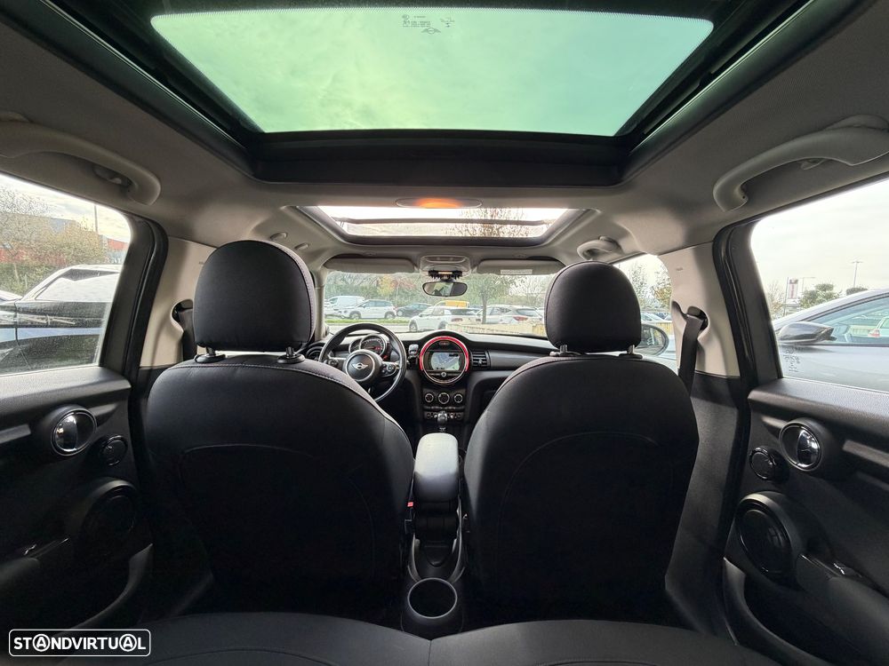MINI 5 Portas Cooper D Auto - 11