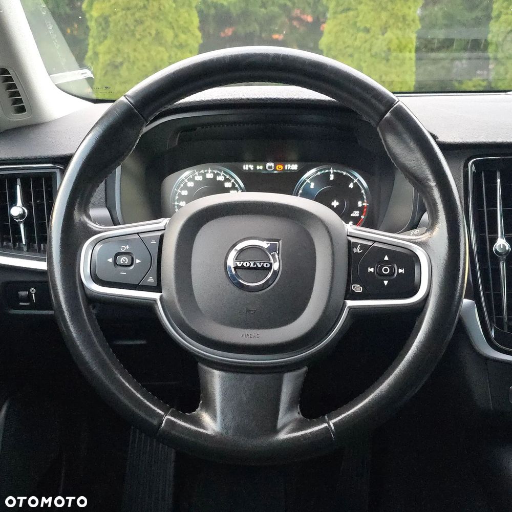 Volvo V90 D3 Momentum - 36