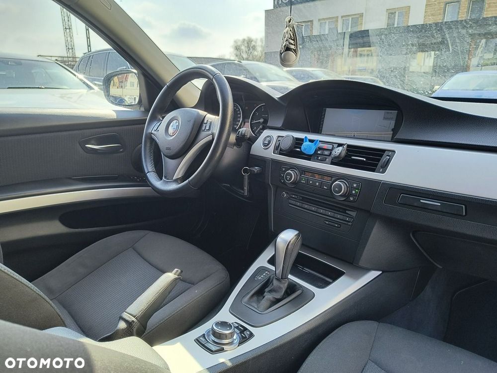 BMW Seria 3 318i - 18