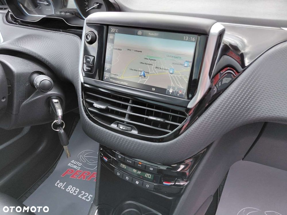 Peugeot 208 - 18