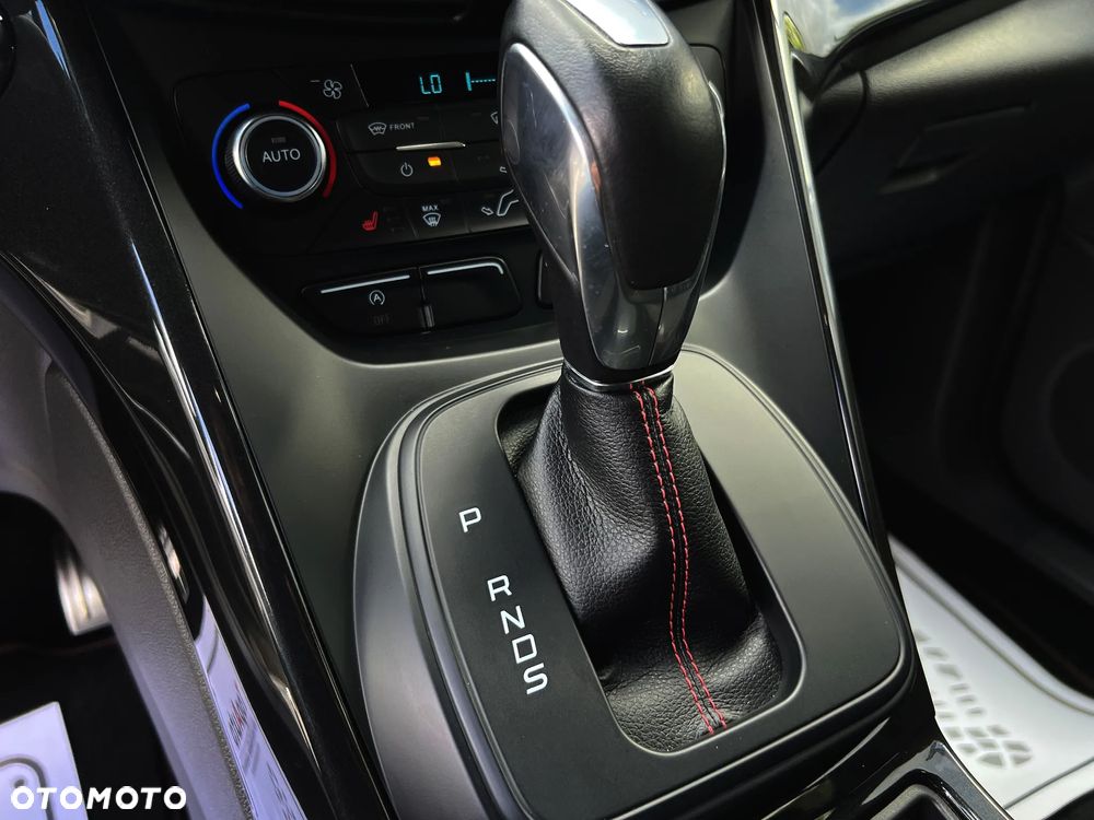 Ford Kuga 2.0 TDCi 2x4 ST-Line - 31