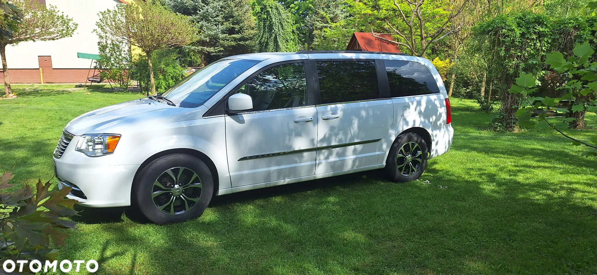Chrysler Town & Country - 6