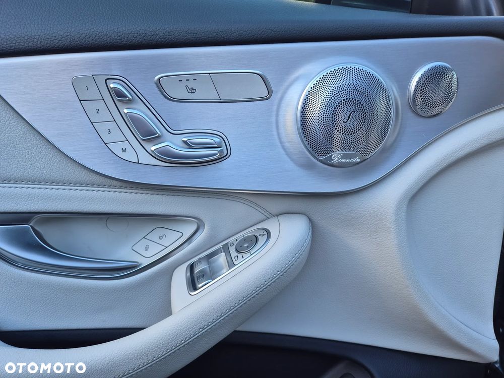 Mercedes-Benz Klasa C 300 9G-TRONIC AMG Line - 19