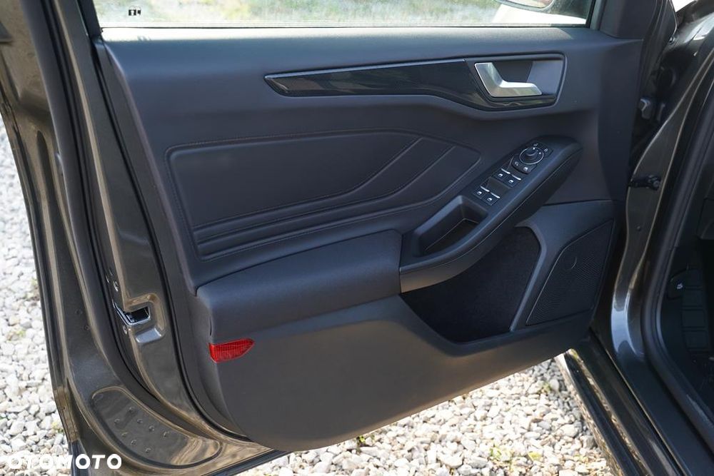 Ford Focus 1.0 EcoBoost mHEV ST-Line X - 9