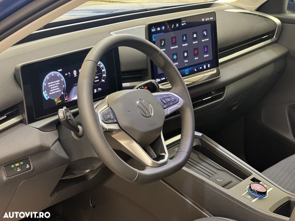 Volkswagen T-Roc - 4