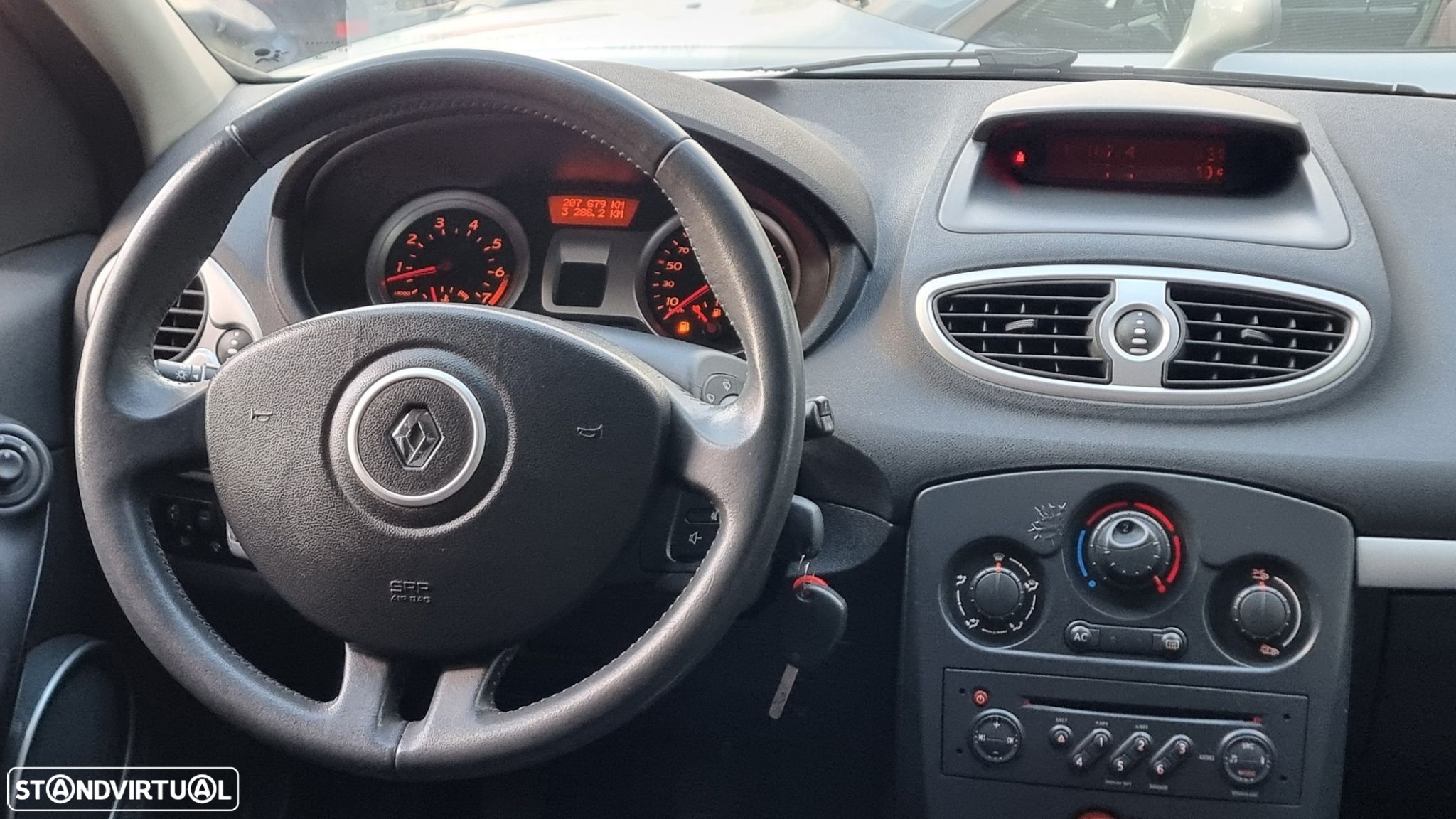 Renault Clio 1.2 16V Confort - 8