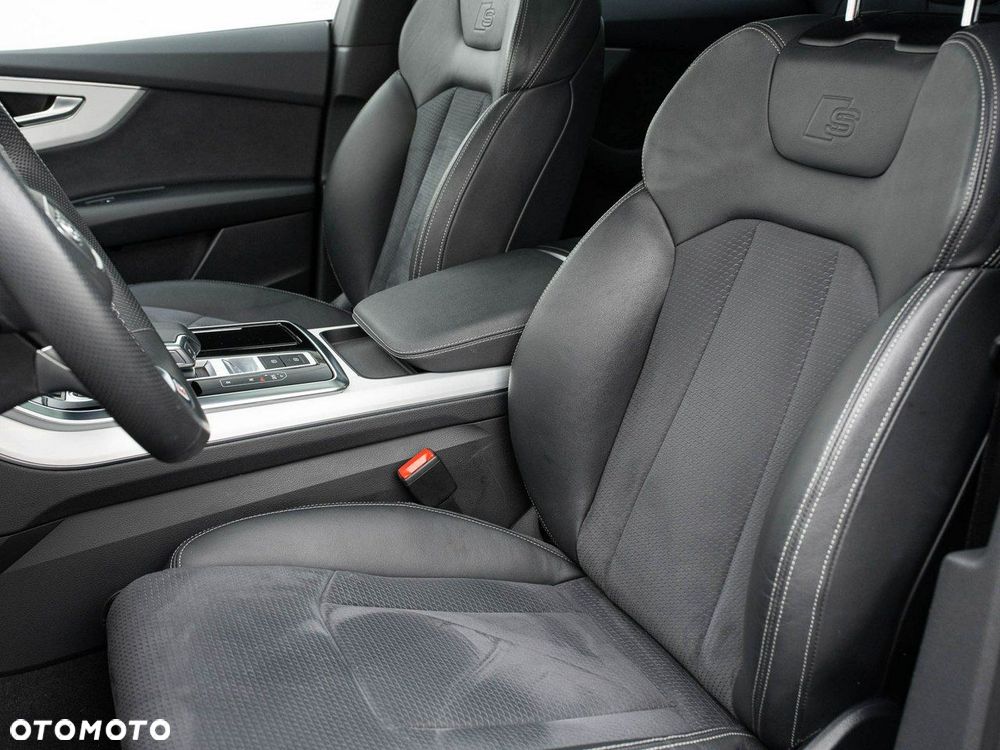 Audi Q8 - 12