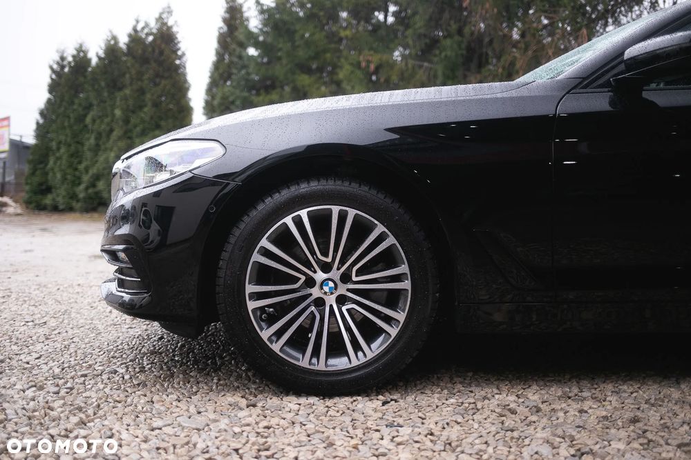 BMW Seria 5 520d Sport Line - 11