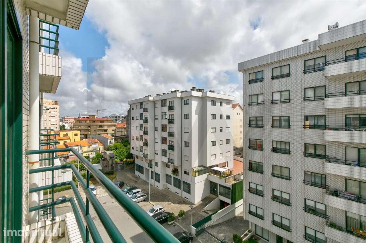 Apartamento T1+1 próximo do metro Santo Ovidio