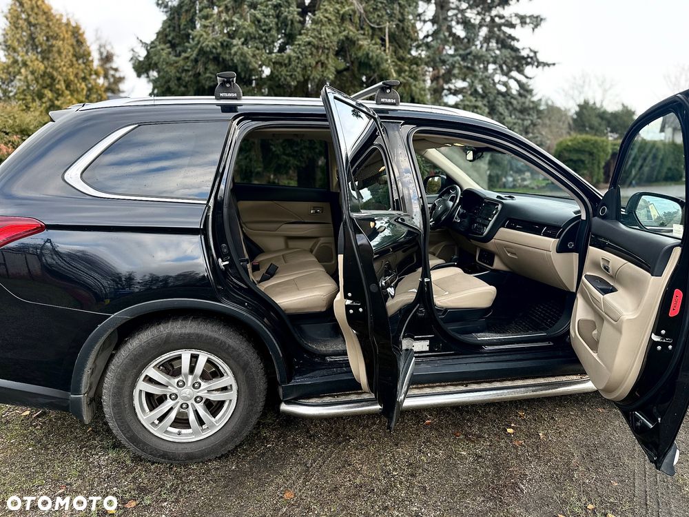 Mitsubishi Outlander 2.0 Instyle Navi 4WD CVT - 11