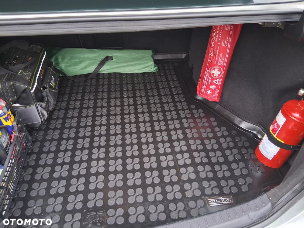 Toyota Avensis 1.8 Sol NAVI - 13