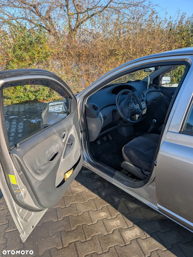 Toyota Yaris 1.3 - 14