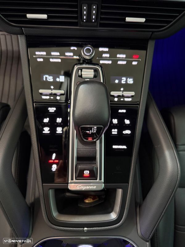 Porsche Cayenne Coupé E-Hybrid Platinum Edition - 26