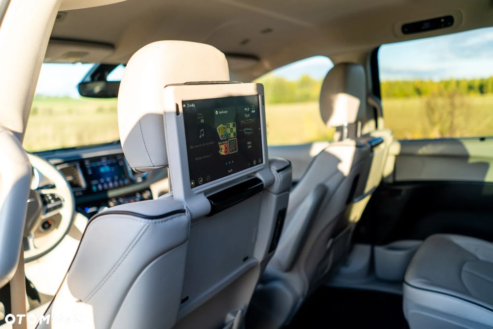 Chrysler Pacifica - 19