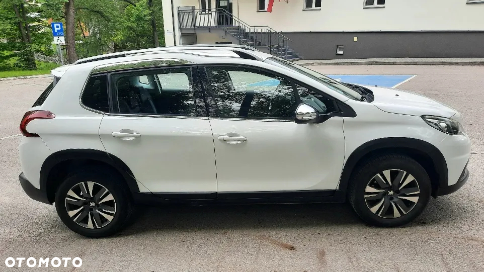Peugeot 2008 1.2 Pure Tech Allure S&S - 4