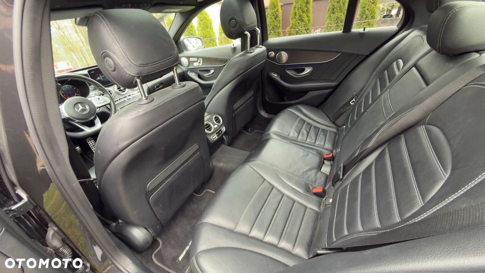 Mercedes-Benz Klasa C 400 4Matic 9G-TRONIC AMG Line - 27