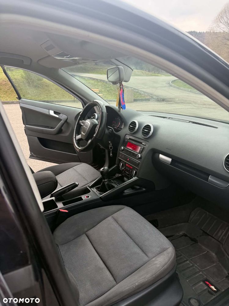 Audi A3 Sportback 1.6 TDI DPF Ambiente - 9