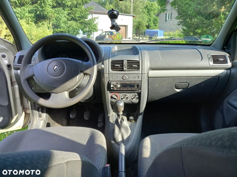 Renault Clio - 11