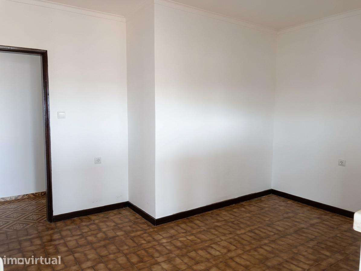 2 APARTAMENTOS T2 + T3 | RESTAURANTE EQUIPADO | ESTACIONAMENTO... - Grande imagem: 4/39