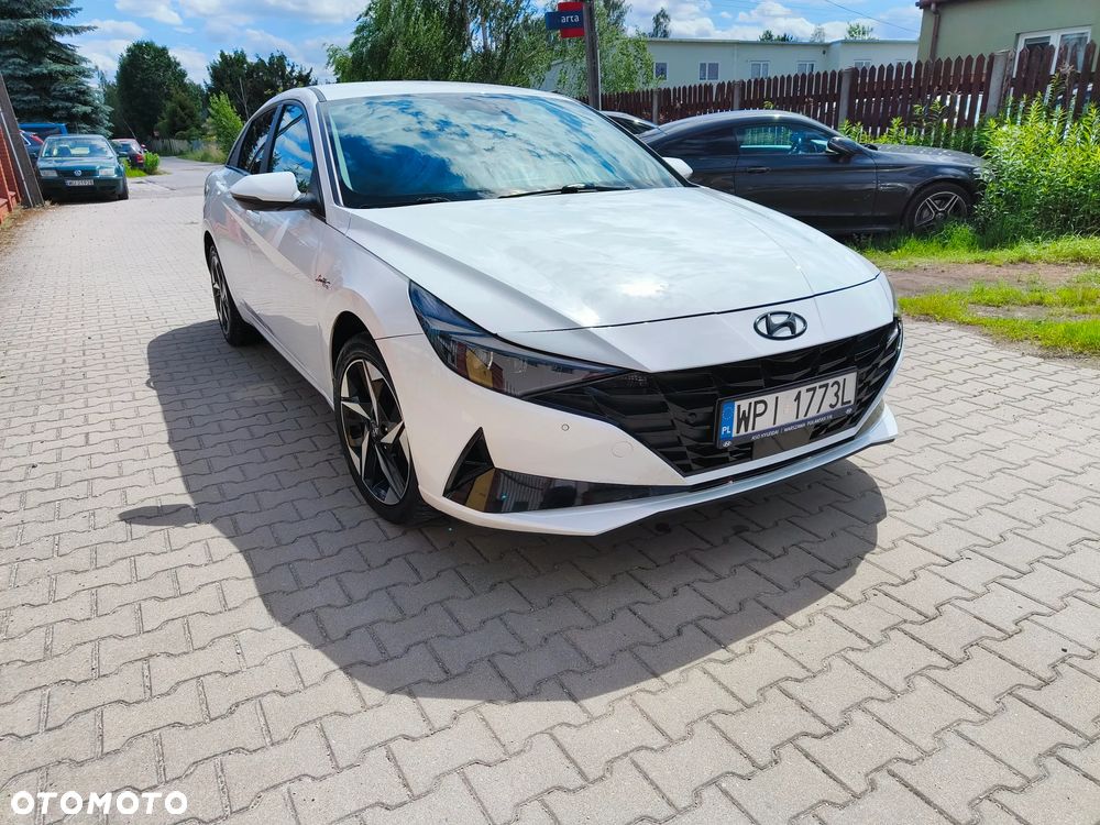 Hyundai Elantra 1.6 Executive - 1